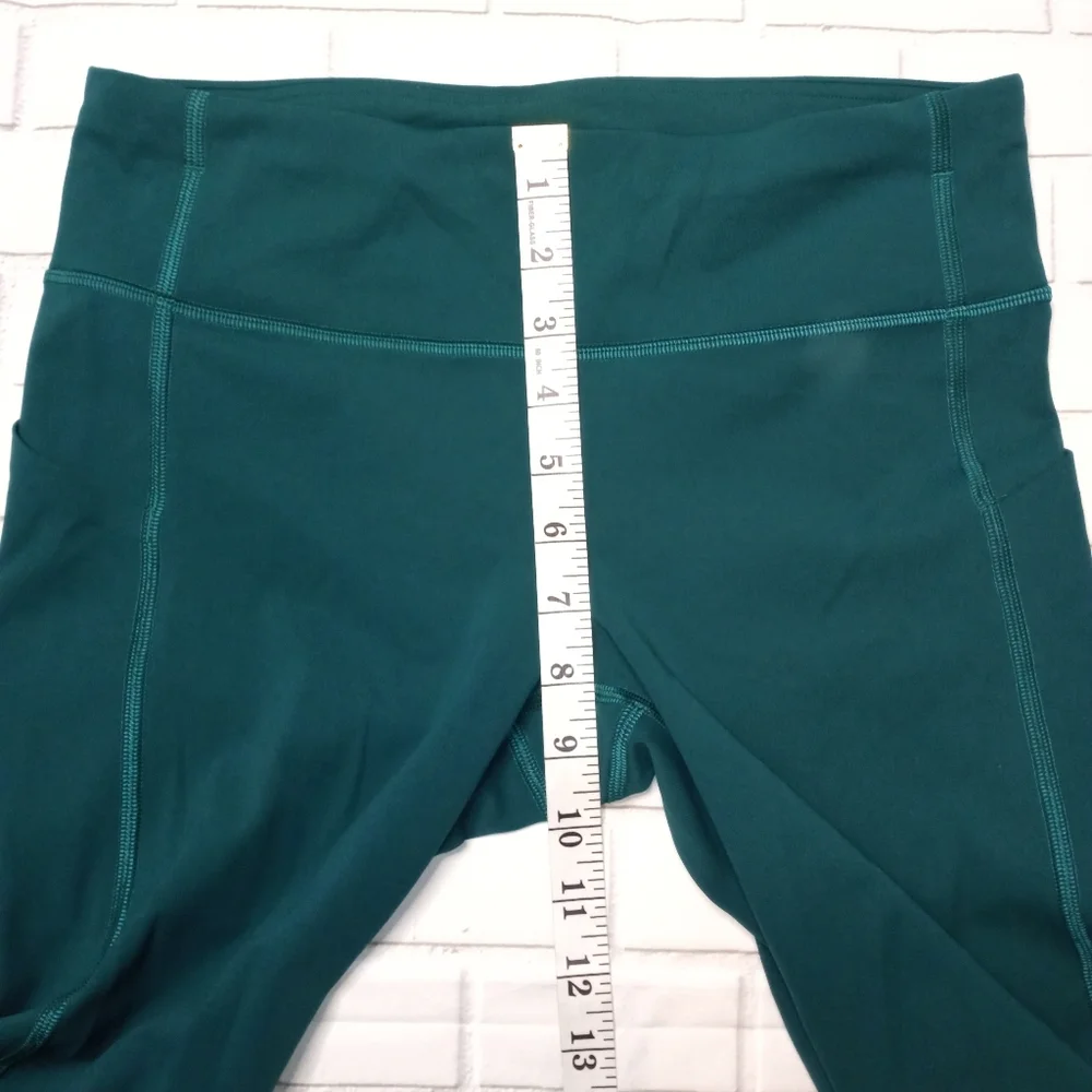 LULULEMON CROP LEGGINGS SIZE 6